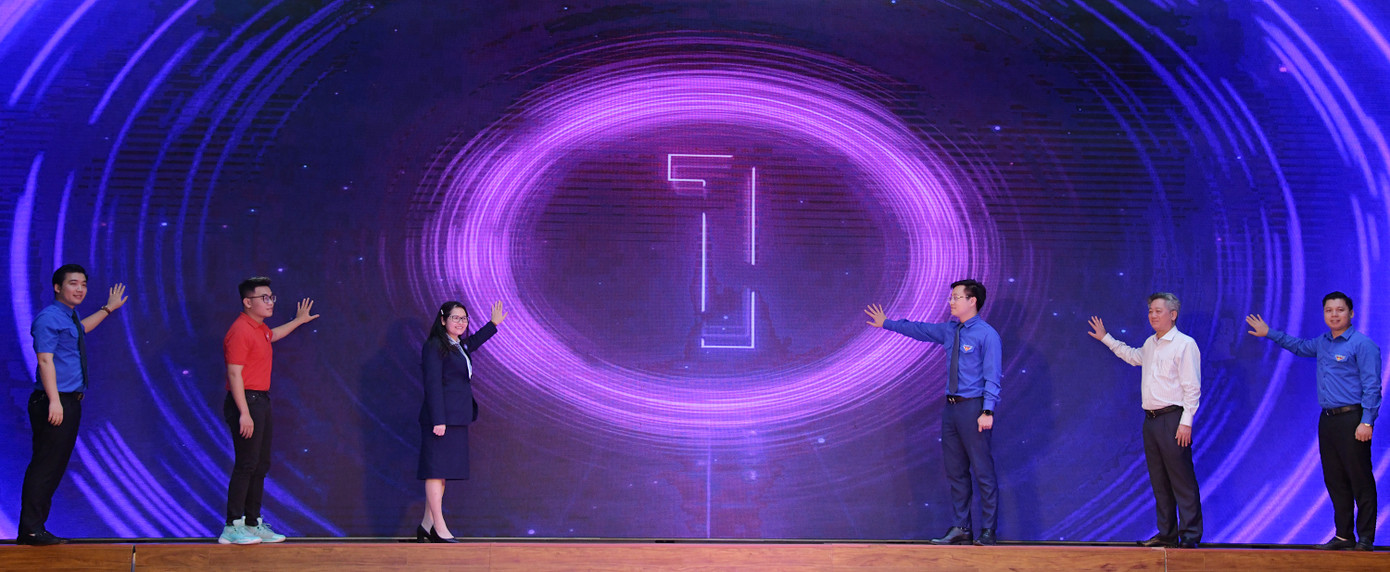 Các đại biểu khởi động cuộc thi “Thử thách công dân số khối THCS Xproject" Các đại biểu khởi động cuộc thi “Thử thách công dân số khối THCS Xproject"