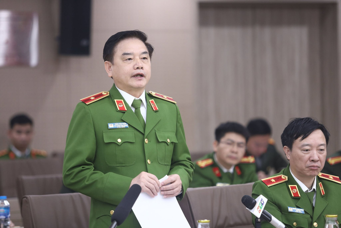 Thiếu tướng Trần Văn Toản, Phó Chánh Văn phòng Cơ quan Cảnh sát điều tra Bộ Công an. Thiếu tướng Trần Văn Toản, Phó Chánh Văn phòng Cơ quan Cảnh sát điều tra Bộ Công an.