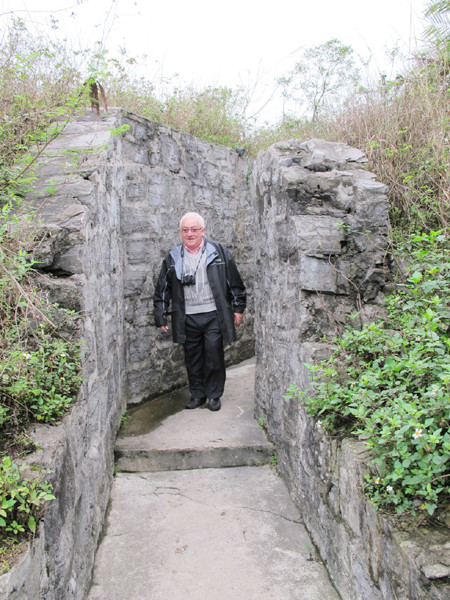 Du khách Pháp khám phá các đường hào