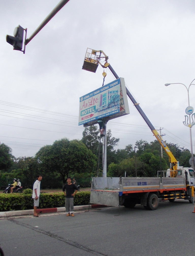 Sửa chữa biển quảng cáo