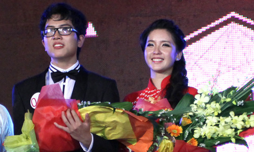 Minh Hoàng và Kim Chi giành danh hiệu Đại sứ chuyên Ams 2013