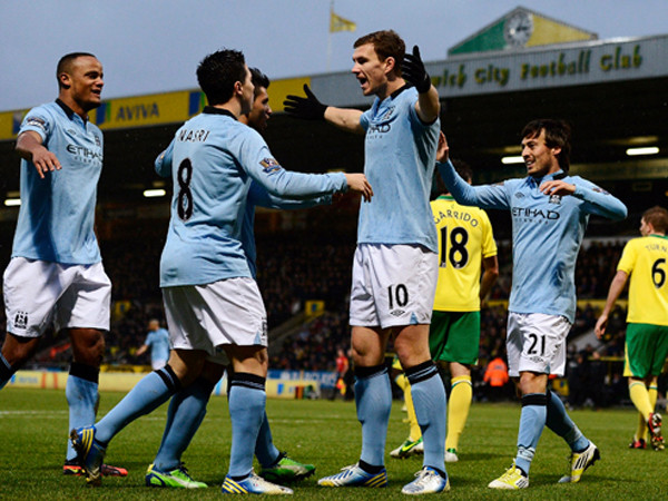 Niềm vui của các cầu thủ Man City sau khi Dzeko nâng tỉ số lên 4-2. Ảnh: Reuters. Niềm vui của các cầu thủ Man City sau khi Dzeko nâng tỉ số lên 4-2. Ảnh: Reuters