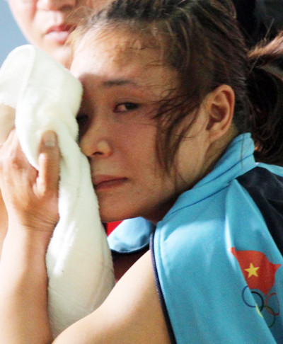 Nước mắt VĐV Việt Nam bị... trọng tài xử ép. Ảnh: C.V