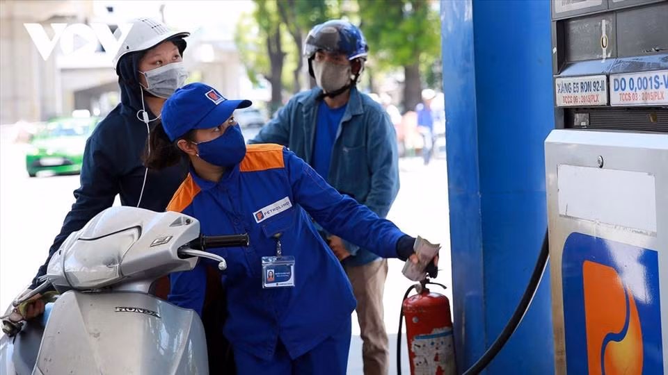 Từ đầu năm đến nay đã qua 29 kỳ điều chỉnh giá xăng, trong đó 15 lần tăng.