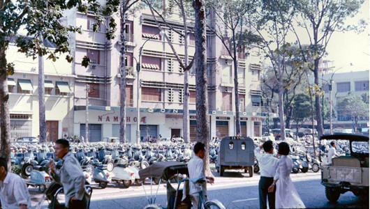 Bãi xe toàn Vespa và Lam