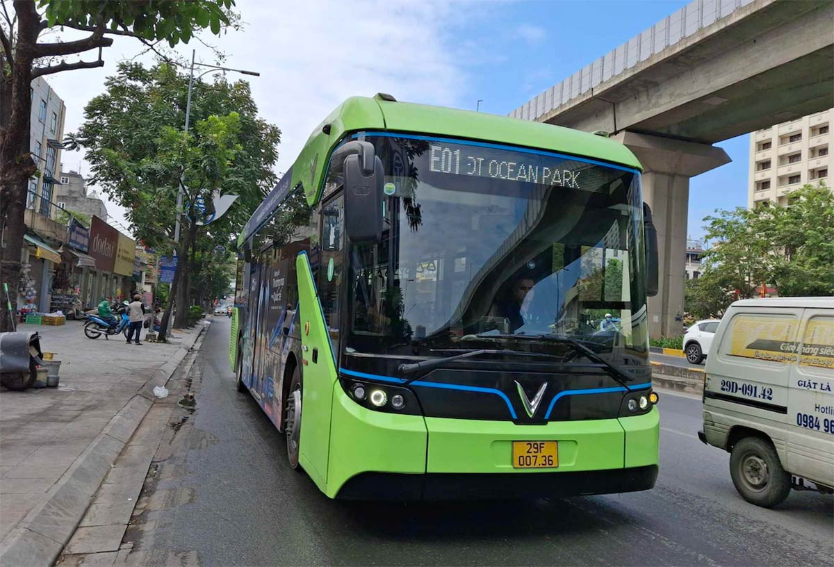 Xây dựng chính sách khuyến khích sử dụng phương tiện giao thông xanh. Ảnh: LB.