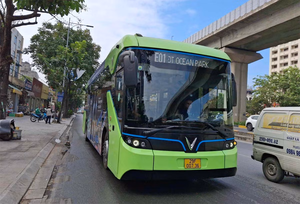 Xây dựng chính sách khuyến khích sử dụng phương tiện giao thông xanh. Ảnh: LB. Xây dựng chính sách khuyến khích sử dụng phương tiện giao thông xanh. Ảnh: LB.