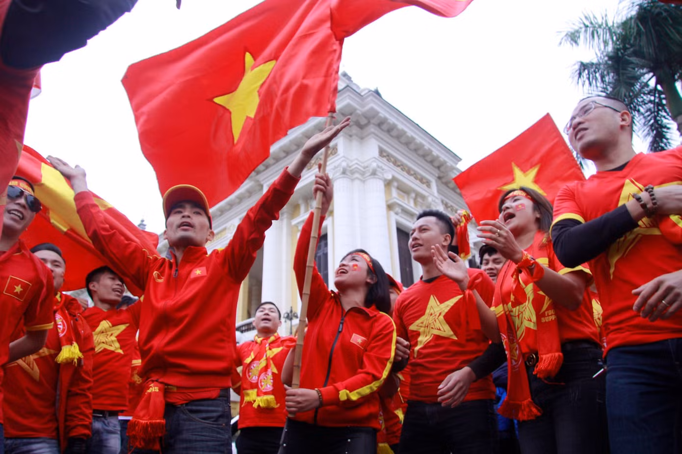 Cổ động viên vỡ òa sau bàn mở tỷ số của Anh Đức ảnh 60
