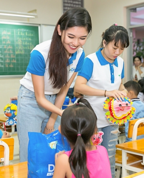 Á hậu Huỳnh Thị Thuỳ Dung: 'Mong sao thời khắc này kéo dài thêm nữa' ảnh 3