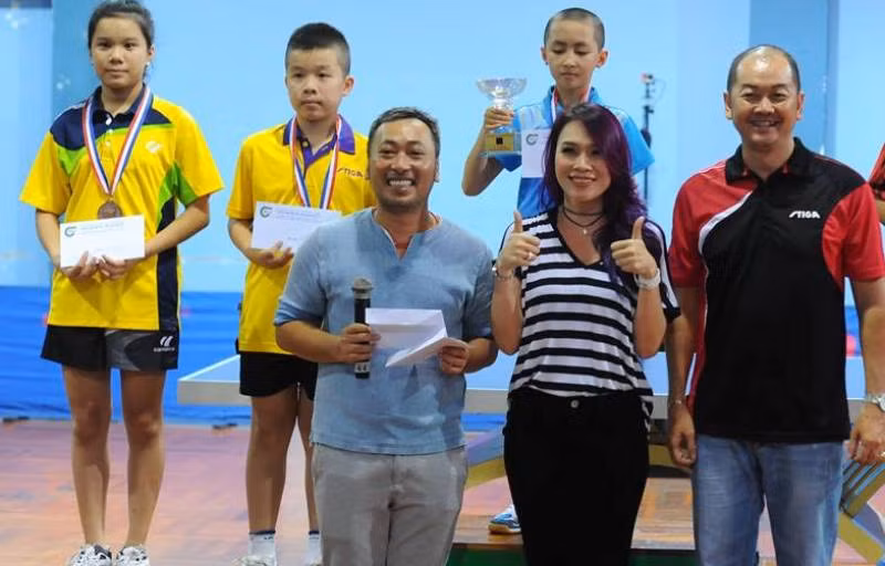 Dũng “khùng” tổ chức thi đấu bóng bàn ảnh 1