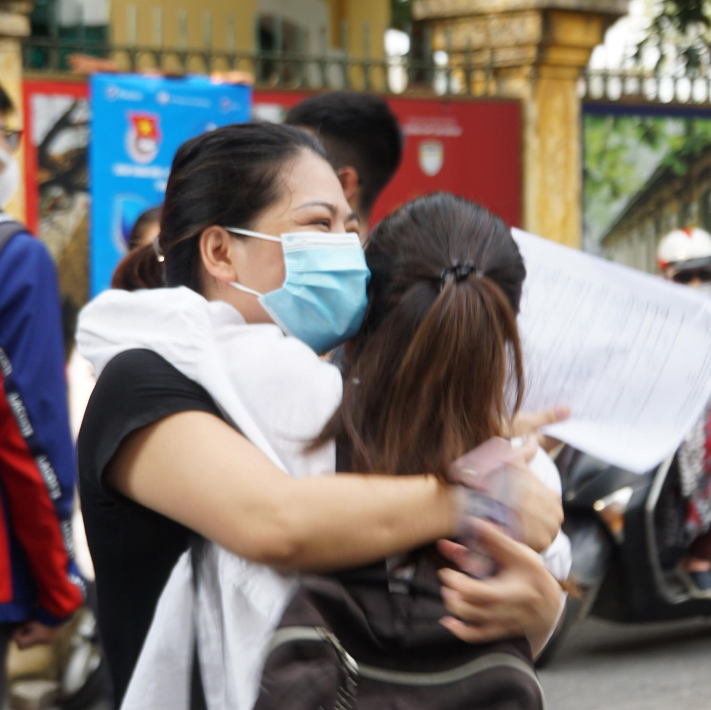 Thí sinh thi xong môn Toán THPT: Đề không bất ngờ, cập nhật giải đề tại đây ảnh 24