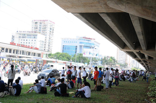 Bến xe Mỹ Đình trở nên quá tải