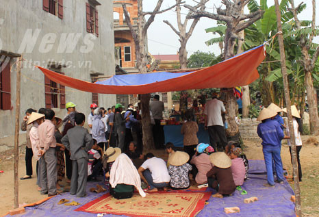 Đua nhau cúng vái 