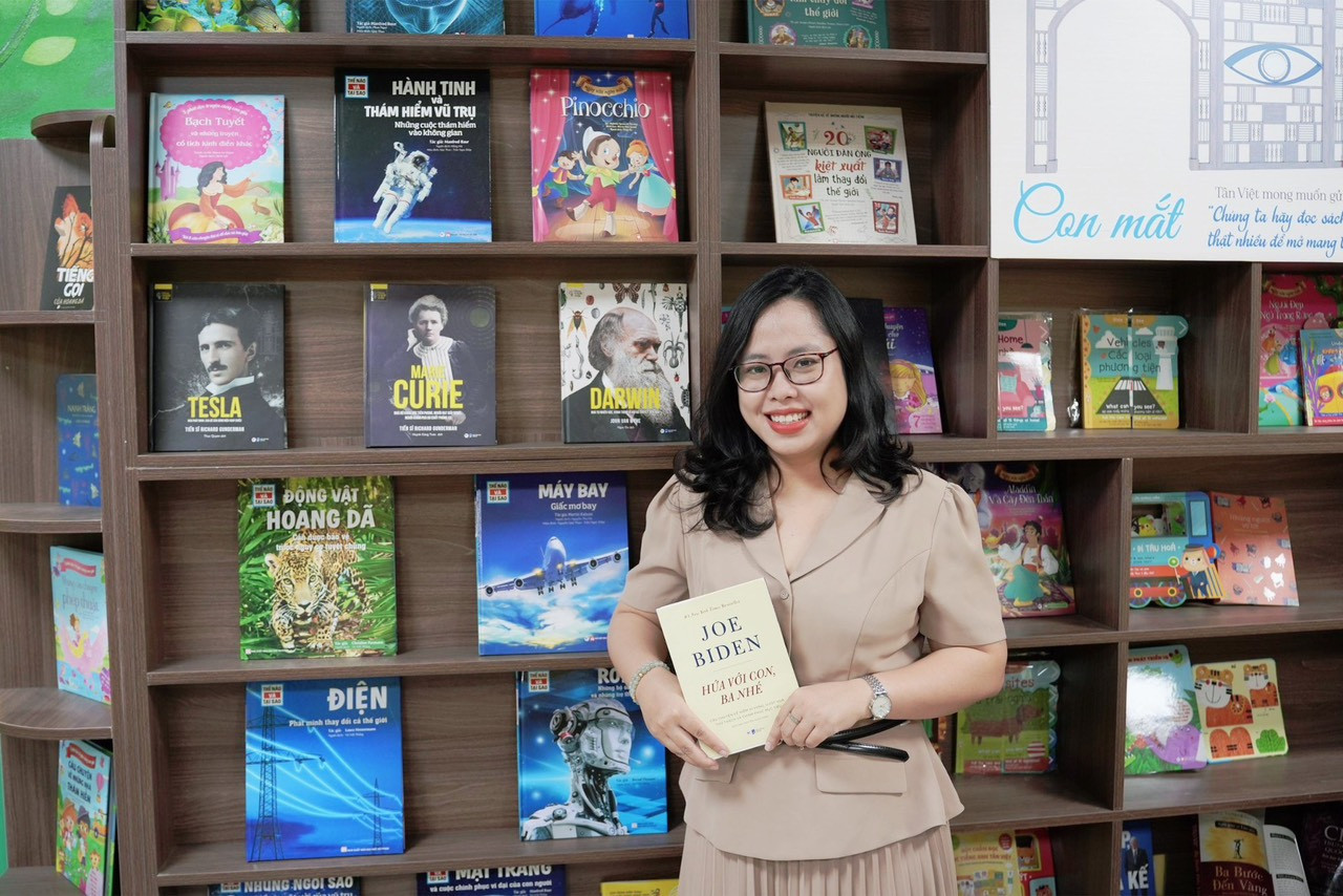 Chị Nguyễn Thu Trang – Phó Tổng Giám đốc phụ trách Bản quyền và Xuất bản Tân Việt Books. Chị Nguyễn Thu Trang – Phó Tổng Giám đốc phụ trách Bản quyền và Xuất bản Tân Việt Books.