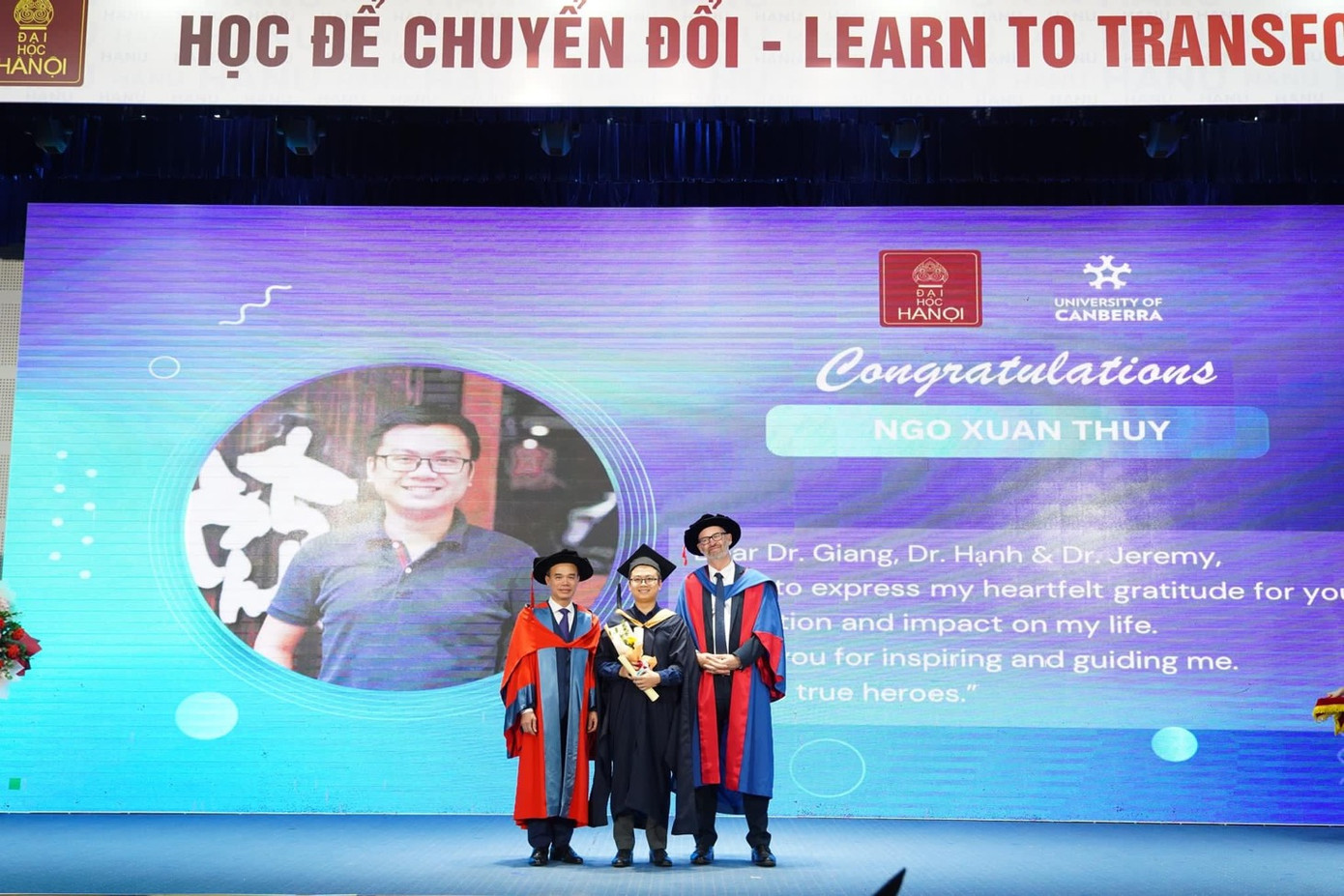 Học viên tại lễ vinh danh tân thạc sĩ khóa 5,6 của chương trình MTESOL. Học viên tại lễ vinh danh tân thạc sĩ khóa 5,6 của chương trình MTESOL.