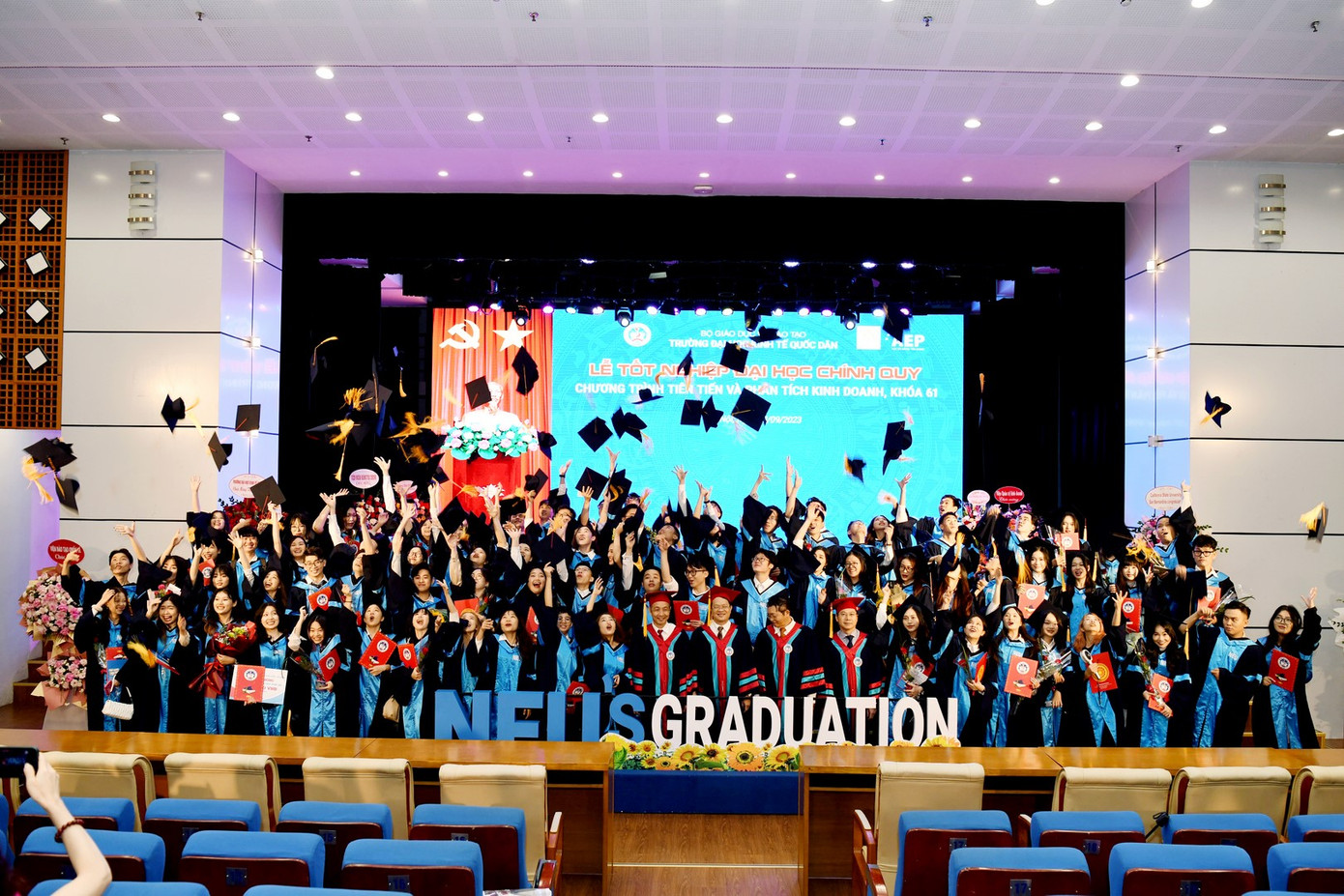 Sinh viên Trường Đại học Kinh tế Quốc dân trong lễ tốt nghiệp năm 2023. Ảnh: Tuấn Anh