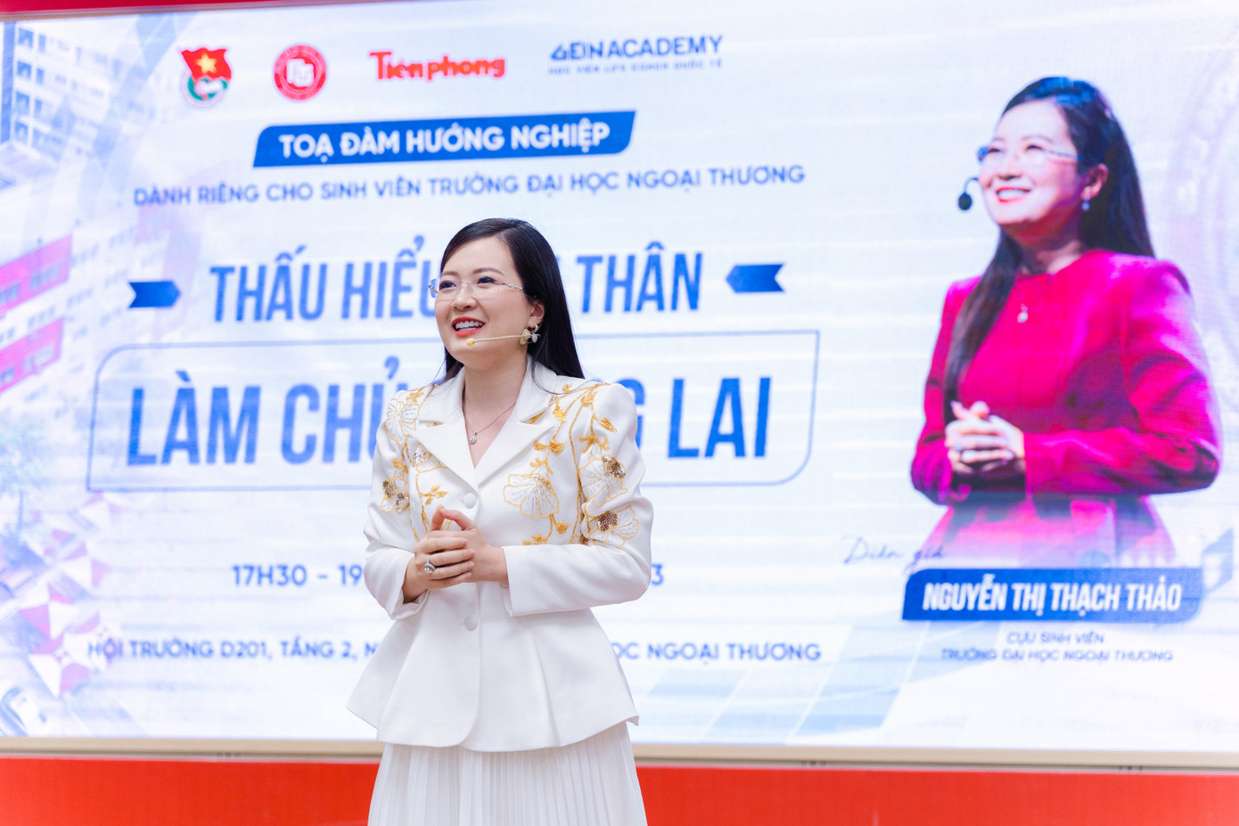 Diễn giả Nguyễn Thị Thạch Thảo cho biết dù đã đứng trên nhiều sân khấu hàng nghìn khán giả, nhưng chị vẫn hồi hộp và xúc động khi trở lại trường nói chuyện với các em sinh viên.