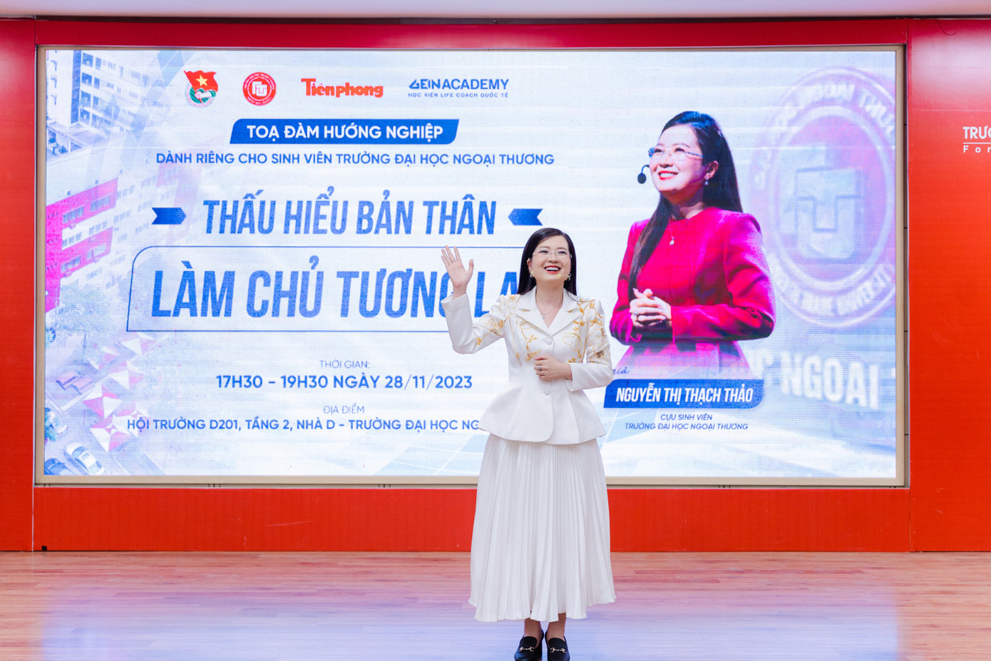 Diễn giả Nguyễn Thị Thạch Thảo chia sẻ tại buổi tọa đàm.