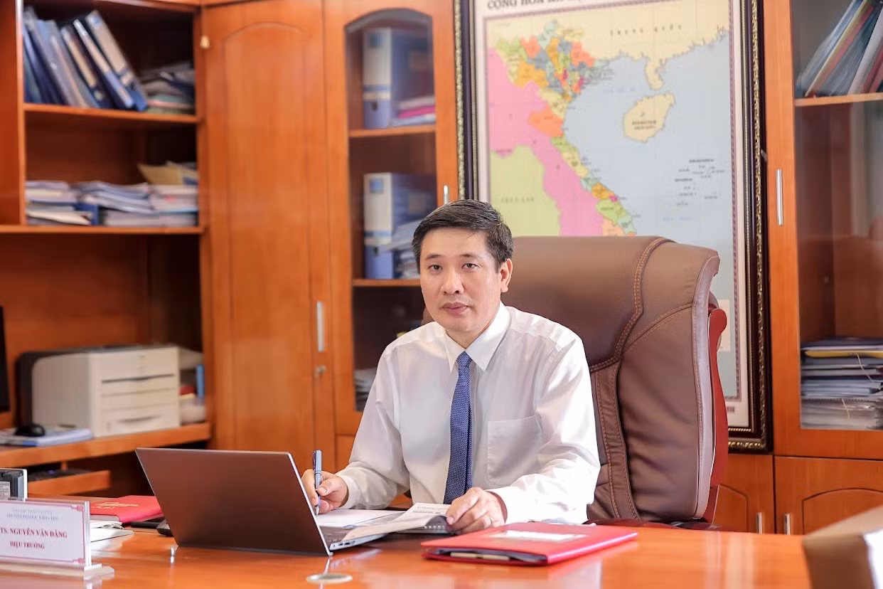 PGS.TS Nguyễn Văn Đăng - Hiệu trưởng trường Đại học Khoa học - Đại học Thái Nguyên. PGS.TS Nguyễn Văn Đăng - Hiệu trưởng trường Đại học Khoa học - Đại học Thái Nguyên.