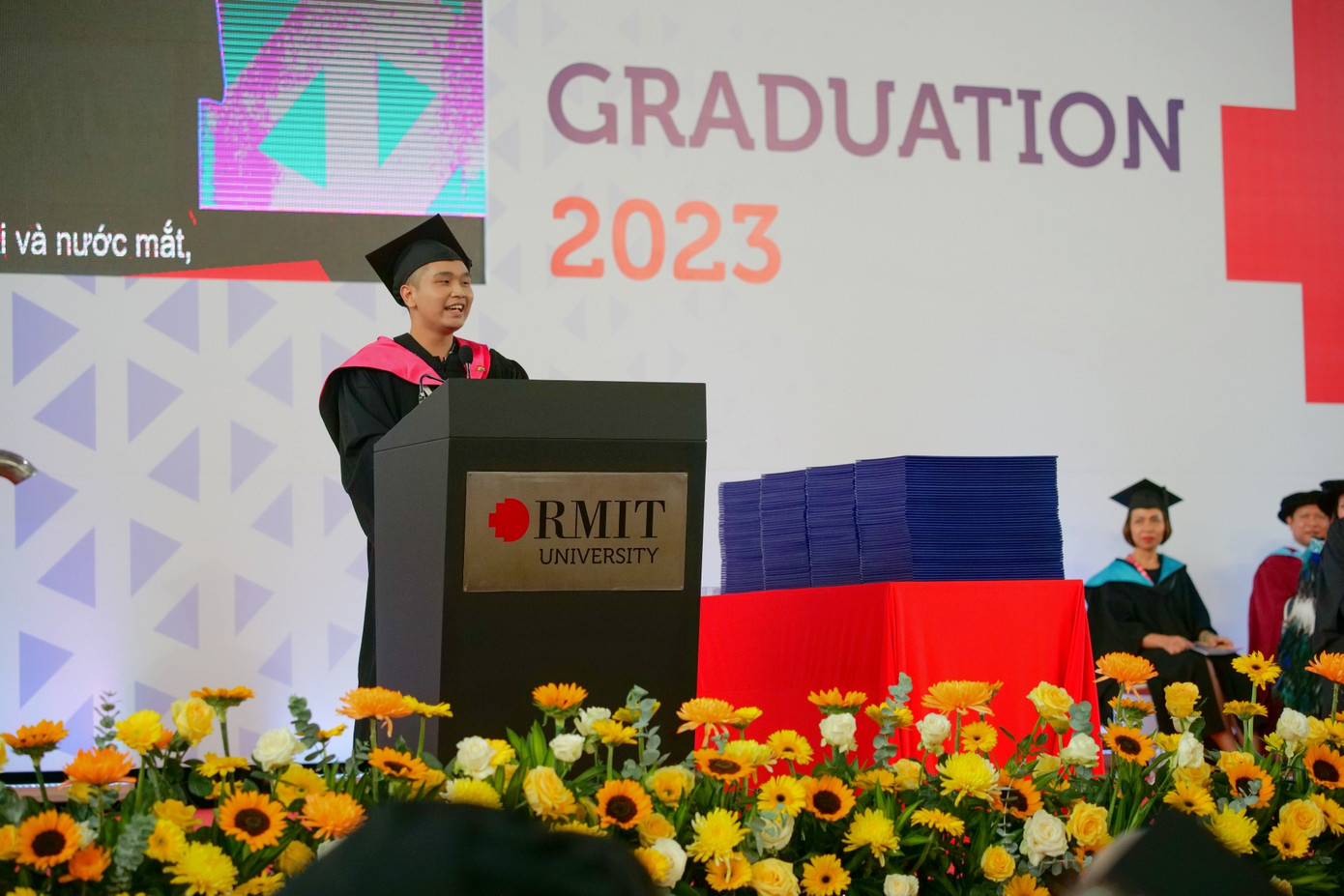 Phạm Quang Vinh phát biểu nhận giải thưởng Sinh viên xuất sắc RMIT năm 2023. Phạm Quang Vinh phát biểu nhận giải thưởng Sinh viên xuất sắc RMIT năm 2023.