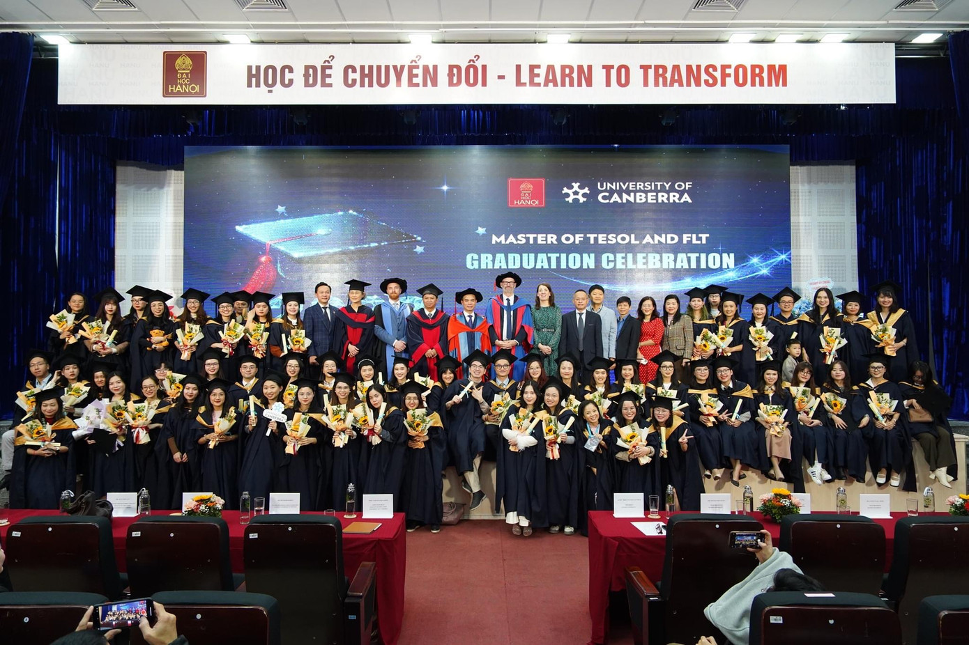 Lễ gia hạn thỏa thuận hợp tác chương trình MTESOL và vinh danh tân thạc sĩ khóa 5, 6. Lễ gia hạn thỏa thuận hợp tác chương trình MTESOL và vinh danh tân thạc sĩ khóa 5, 6.