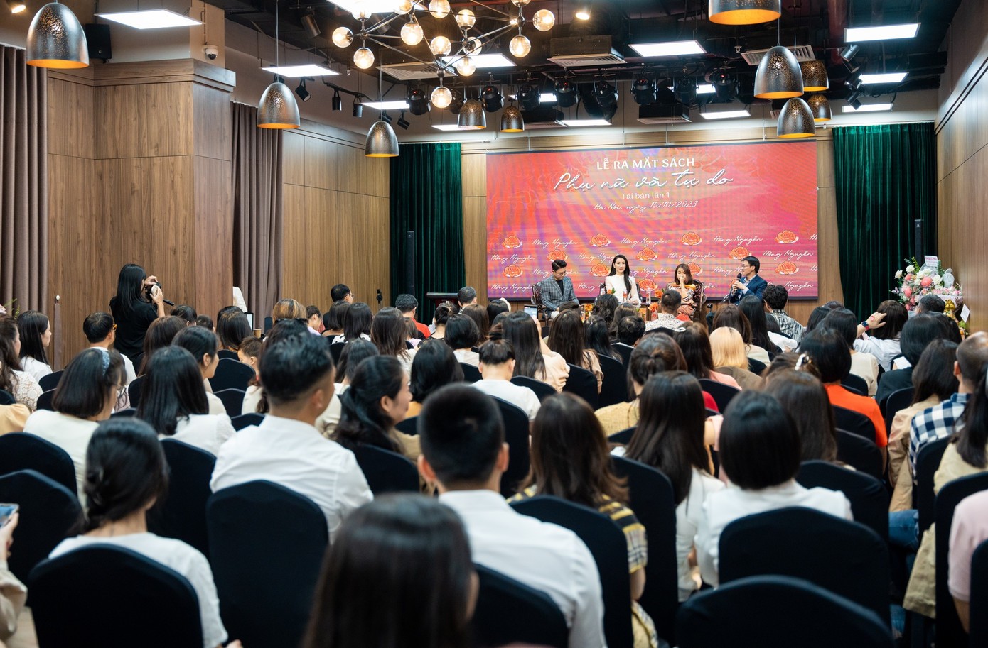 Sự kiện được tác giả và ê-kip đầu tư chuẩn bị kỹ lưỡng, chỉn chu.