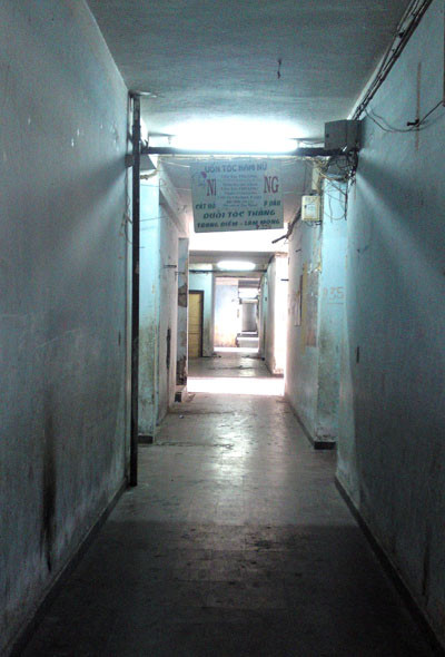 Cảnh ảm đạm bên trong chung cư