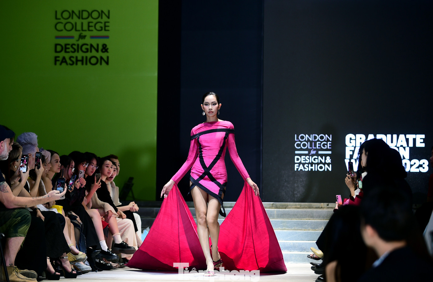 Đây là sự kiện thường niên đánh dấu mốc quan trọng kết thúc năm học của sinh viên các chuyên ngành Thời trang LCDF-Hà Nội. Ảnh: Xuân Tùng