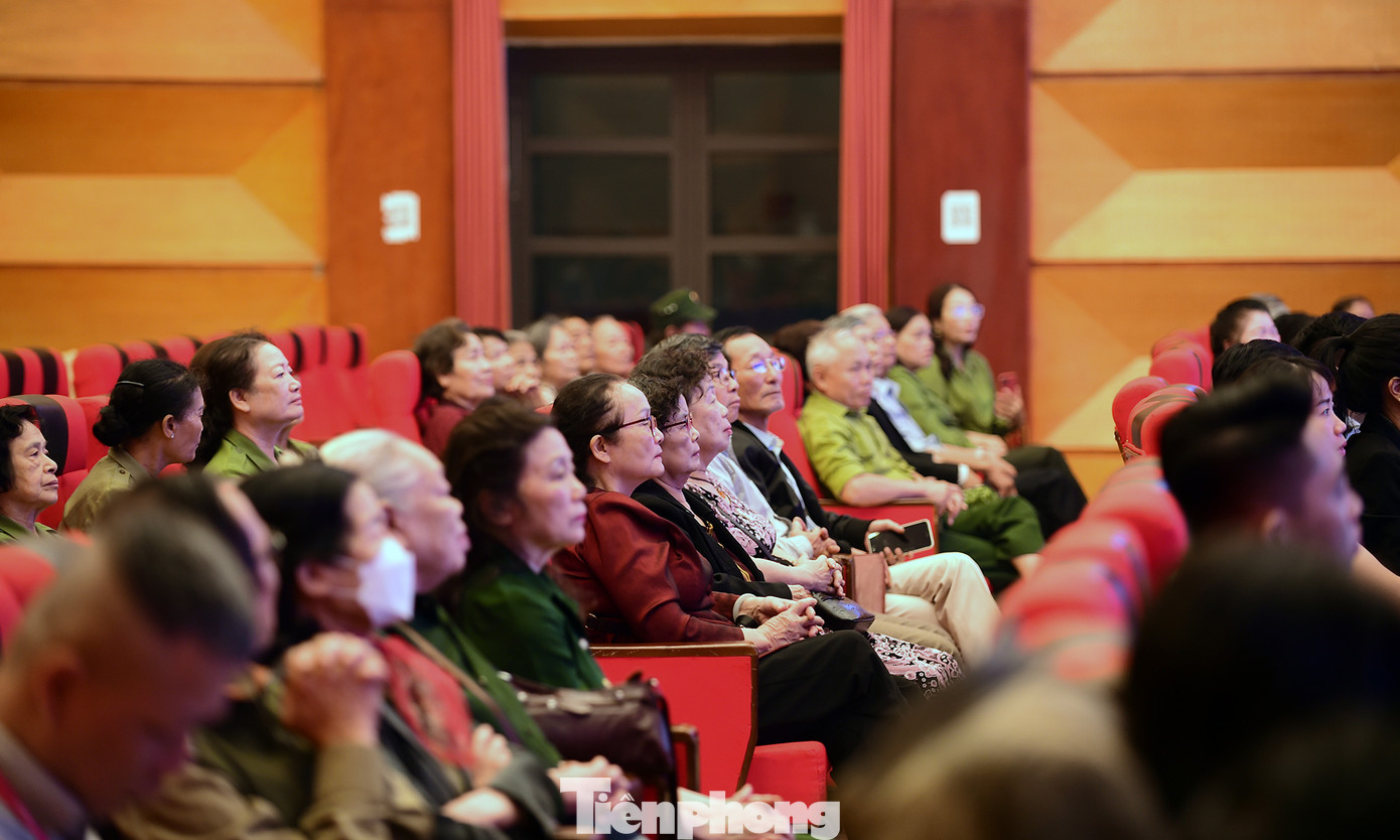 Chương trình còn có sự tham gia của nhiều người cao tuổi. Ảnh: Xuân Tùng Chương trình còn có sự tham gia của nhiều người cao tuổi. Ảnh: Xuân Tùng