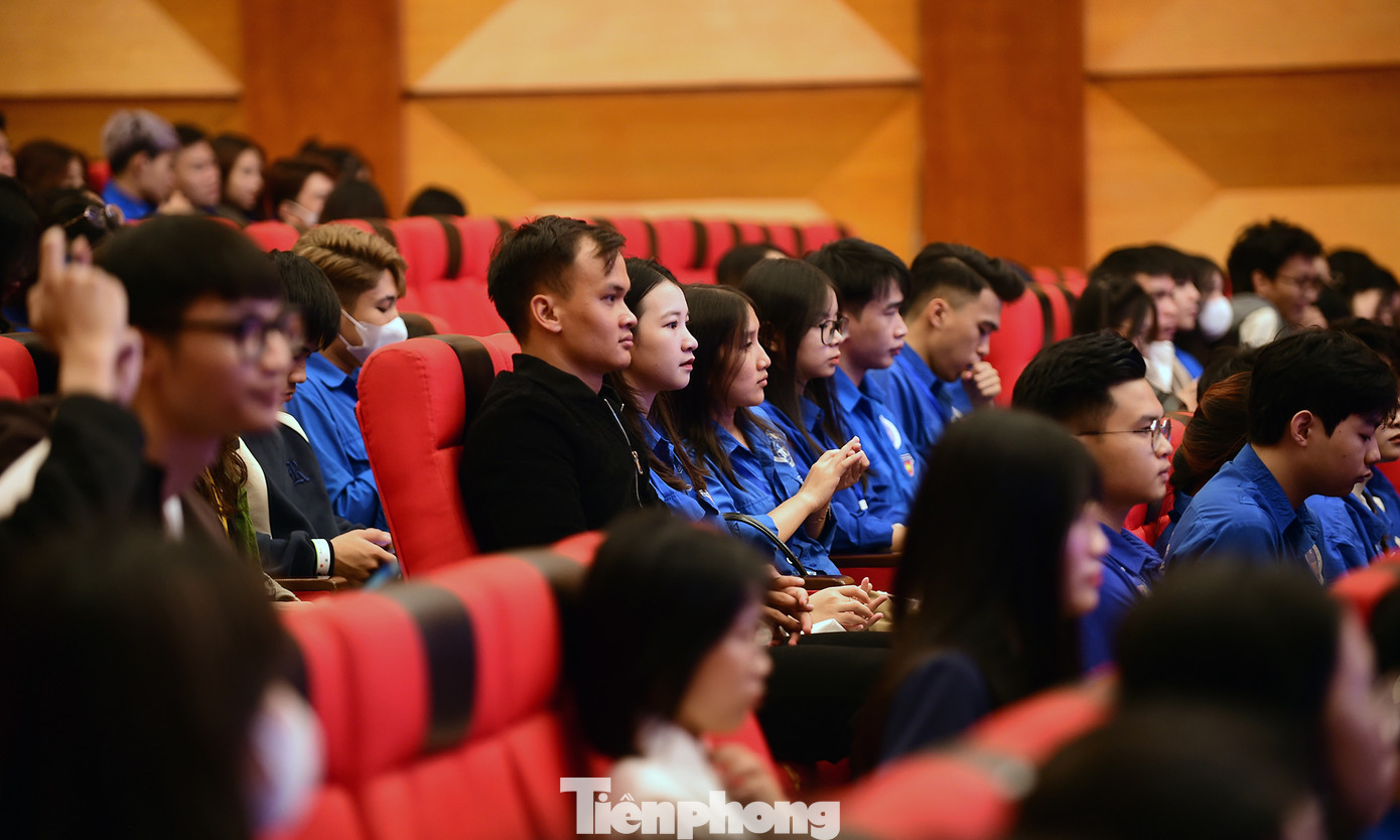 Đông đảo thanh niên, sinh viên tham gia chương trình. Ảnh: Xuân Tùng Đông đảo thanh niên, sinh viên tham gia chương trình. Ảnh: Xuân Tùng