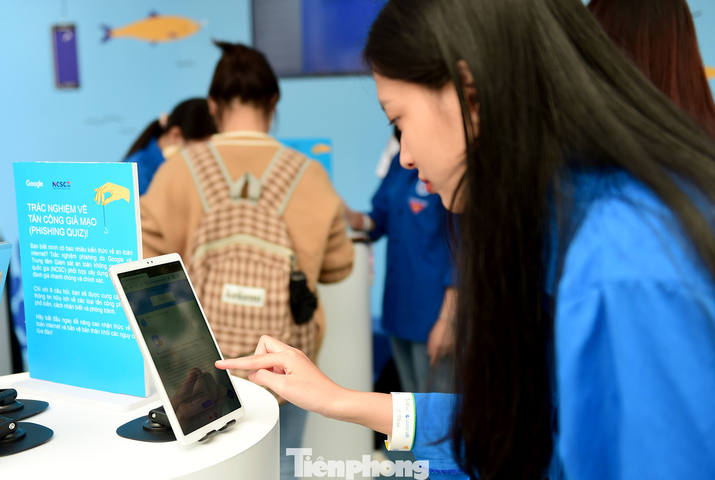 Các đại biểu tham dự chương trình.