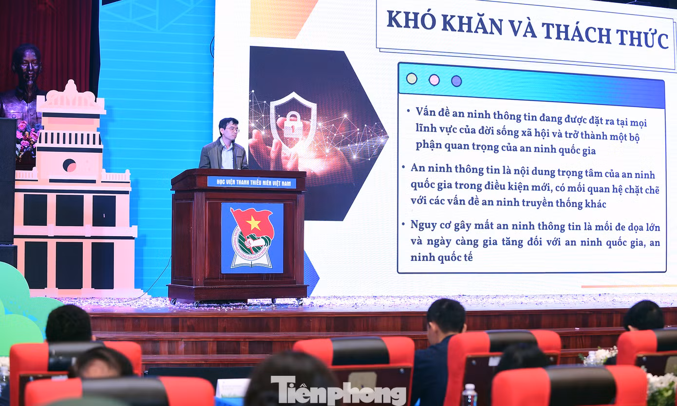 Anh Nguyễn Minh Dũng chia sẻ tại chương trình. Ảnh: Xuân Tùng