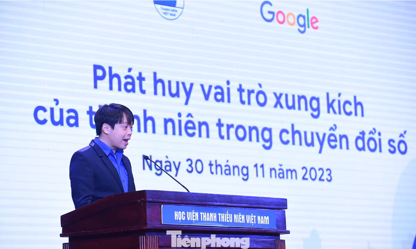 Anh Nguyễn Hữu Tú phát biểu khai mạc diễn đàn. Ảnh: Xuân Tùng