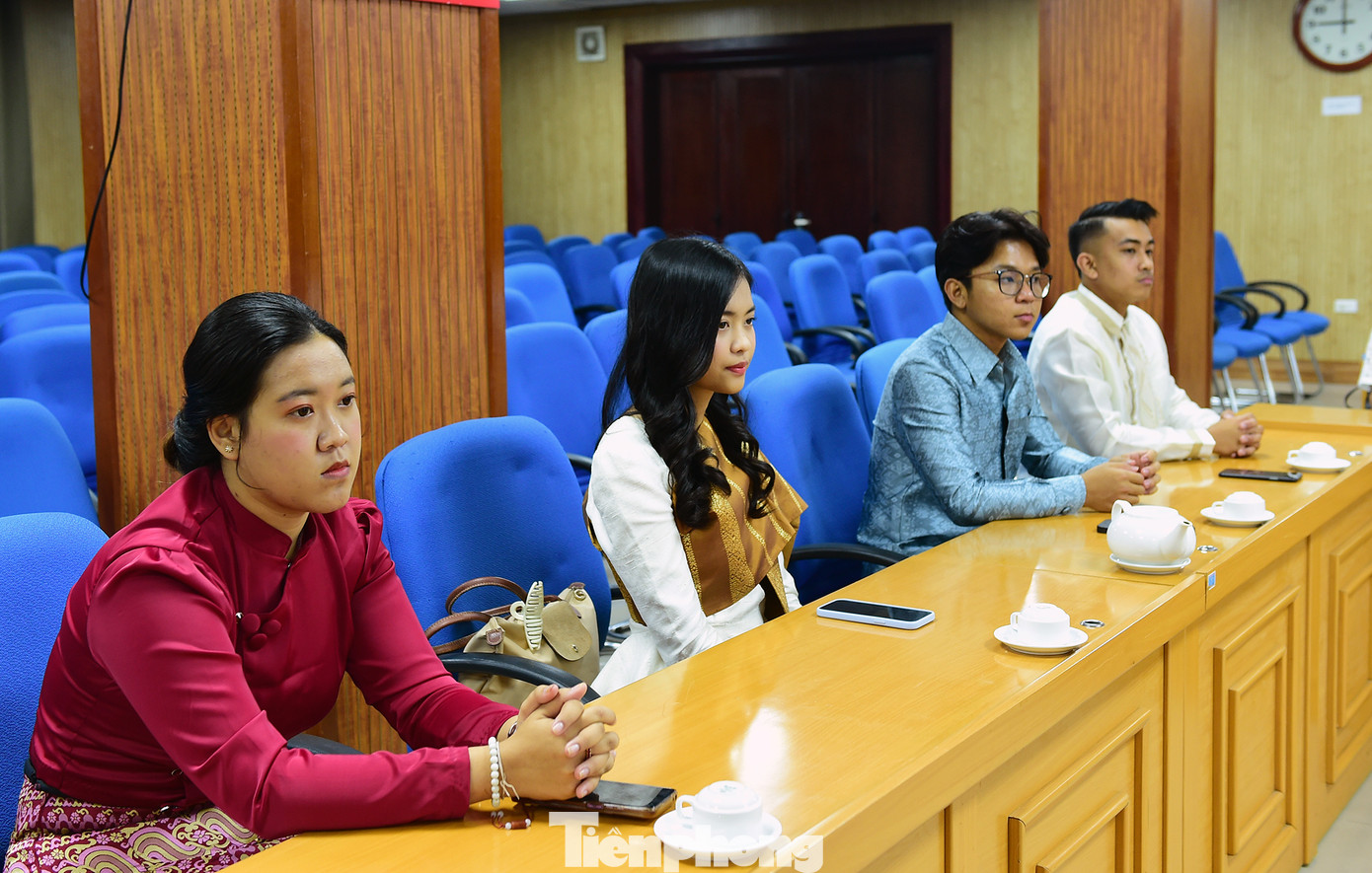 Các tình nguyện viên ASEAN tham gia hoạt động tại Việt Nam. Ảnh: Xuân Tùng