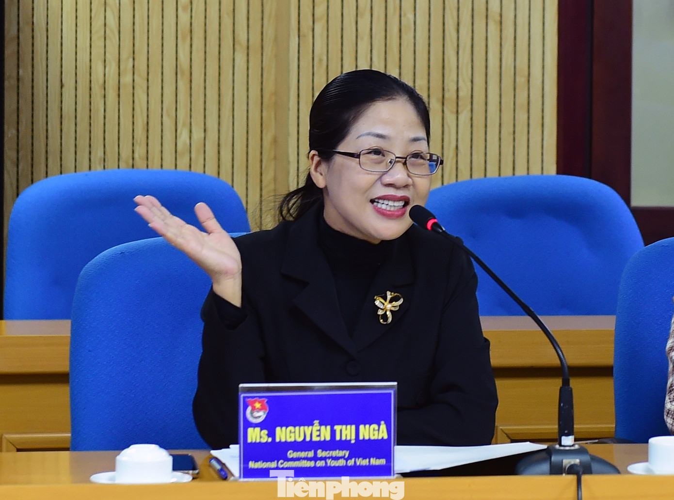 Chị Nguyễn Thị Ngà trao đổi tại buổi tiếp. Ảnh: Xuân Tùng