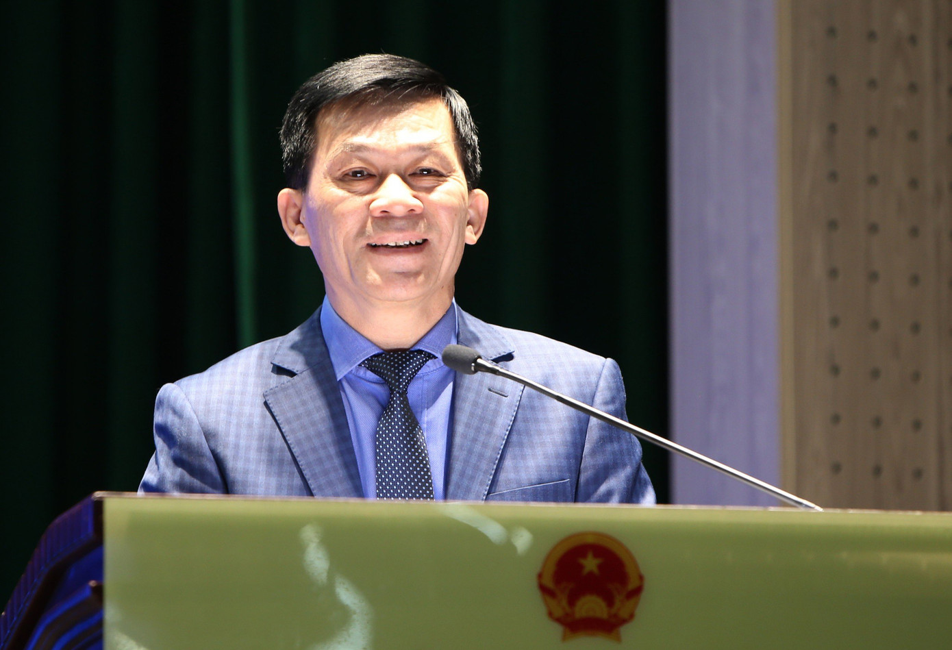 Thứ trưởng, Phó Chủ nhiệm Uỷ ban Dân tộc Nông Quốc Tuấn trao đổi tại chương trình. Ảnh: Lâm Đăng Hải