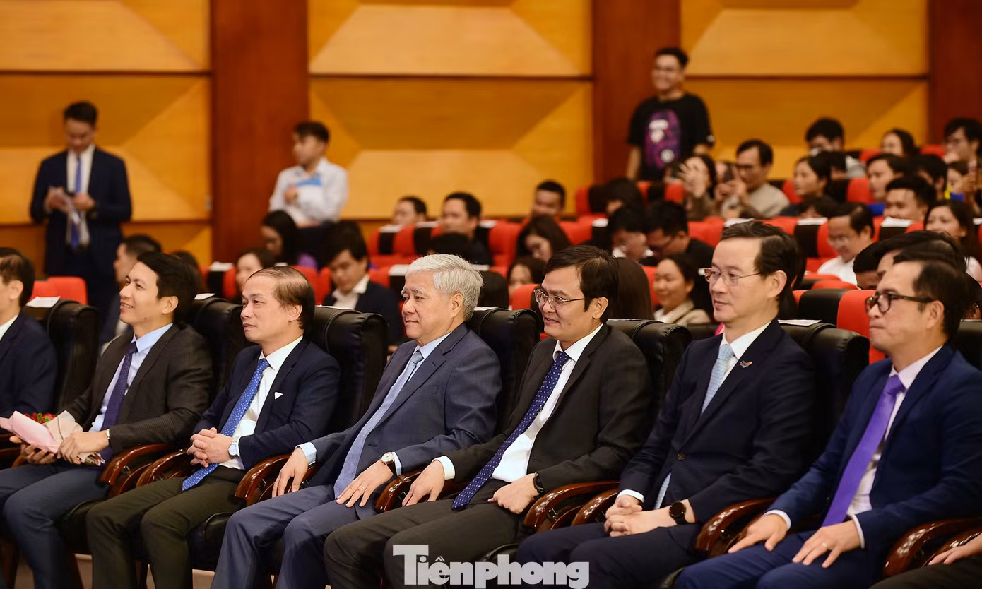 Các đại biểu tham dự chương trình. Ảnh: Xuân Tùng