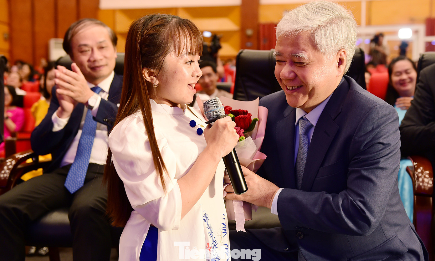 Tại chương trình, các gương Nghị lực Việt 2023 đã lan tỏa nhiều tinh thần lạc quan, nghị lực và cống hiến. Ảnh: Xuân Tùng Tại chương trình, các gương Nghị lực Việt 2023 đã lan tỏa nhiều tinh thần lạc quan, nghị lực và cống hiến. Ảnh: Xuân Tùng