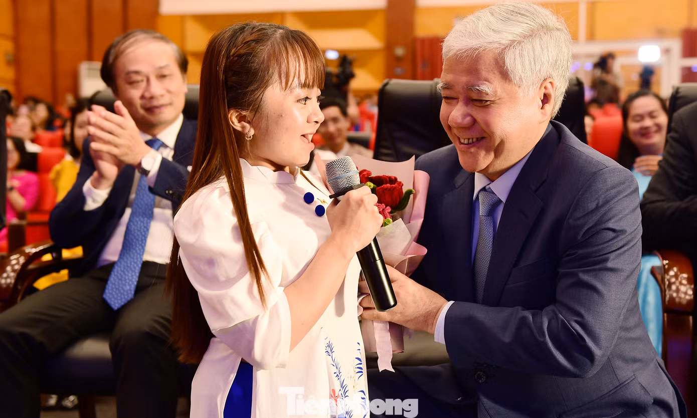 Tại chương trình, các gương Nghị lực Việt 2023 đã lan tỏa nhiều tinh thần lạc quan, nghị lực và cống hiến. Ảnh: Xuân Tùng