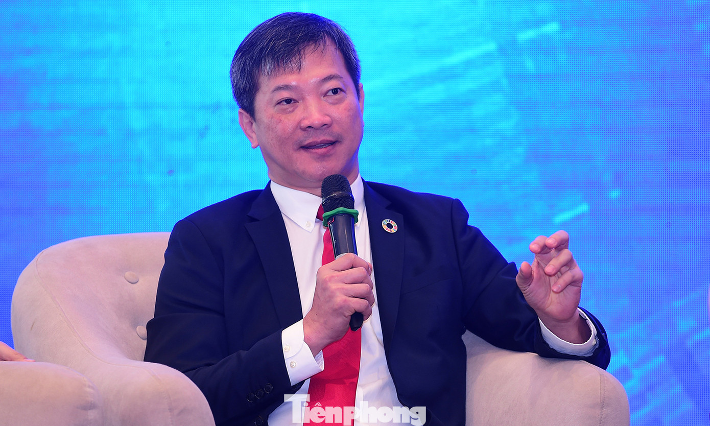 Ông Mai Hữu Tín chia sẻ tại phiên thảo luận. Ảnh: Xuân Tùng