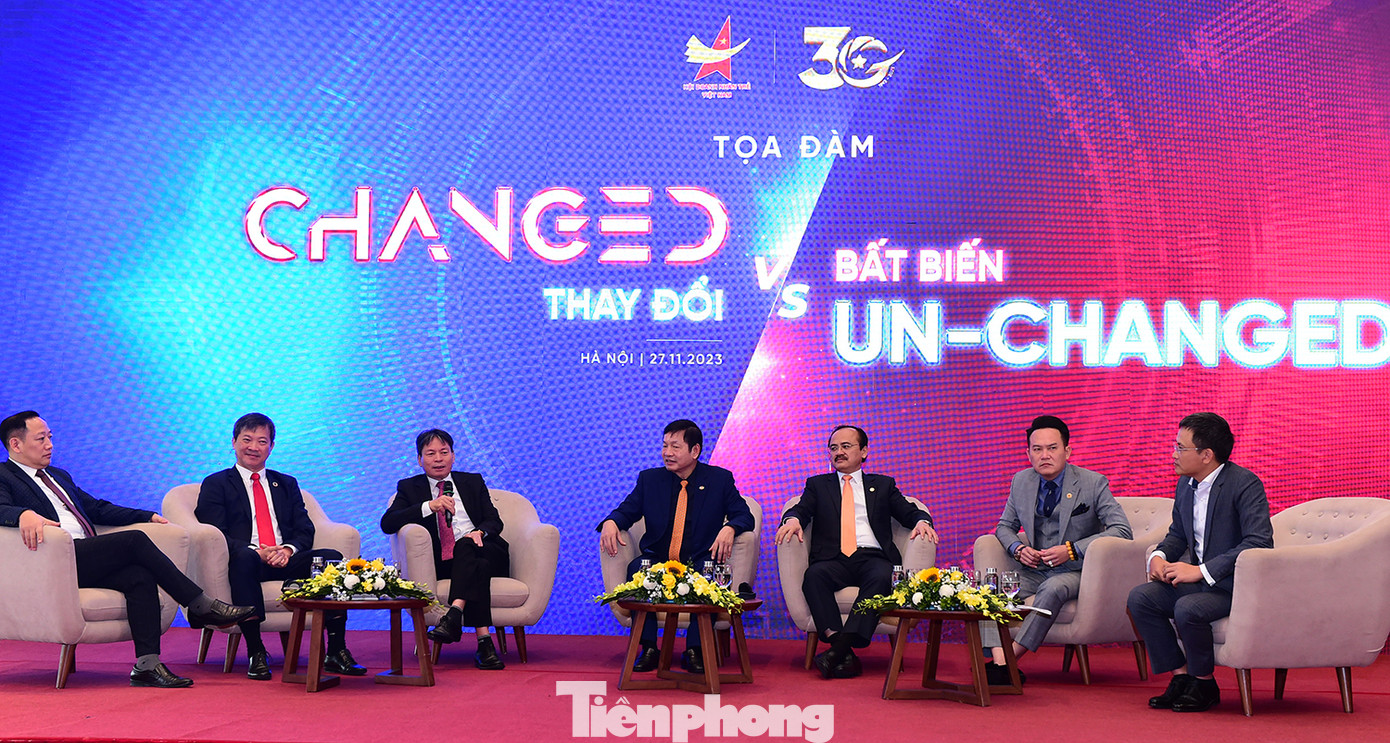 Phiên thảo luận "Tuổi 30 - Tự hào nhìn lại". Ảnh: Xuân Tùng