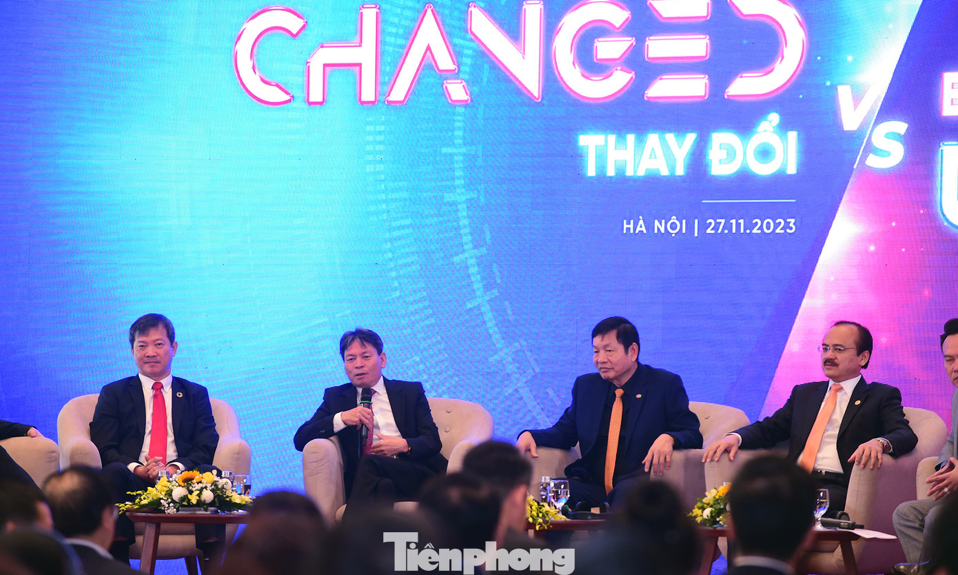 Ông Phương Hữu Việt chia sẻ tại phiên thảo luận. Ảnh: Xuân Tùng