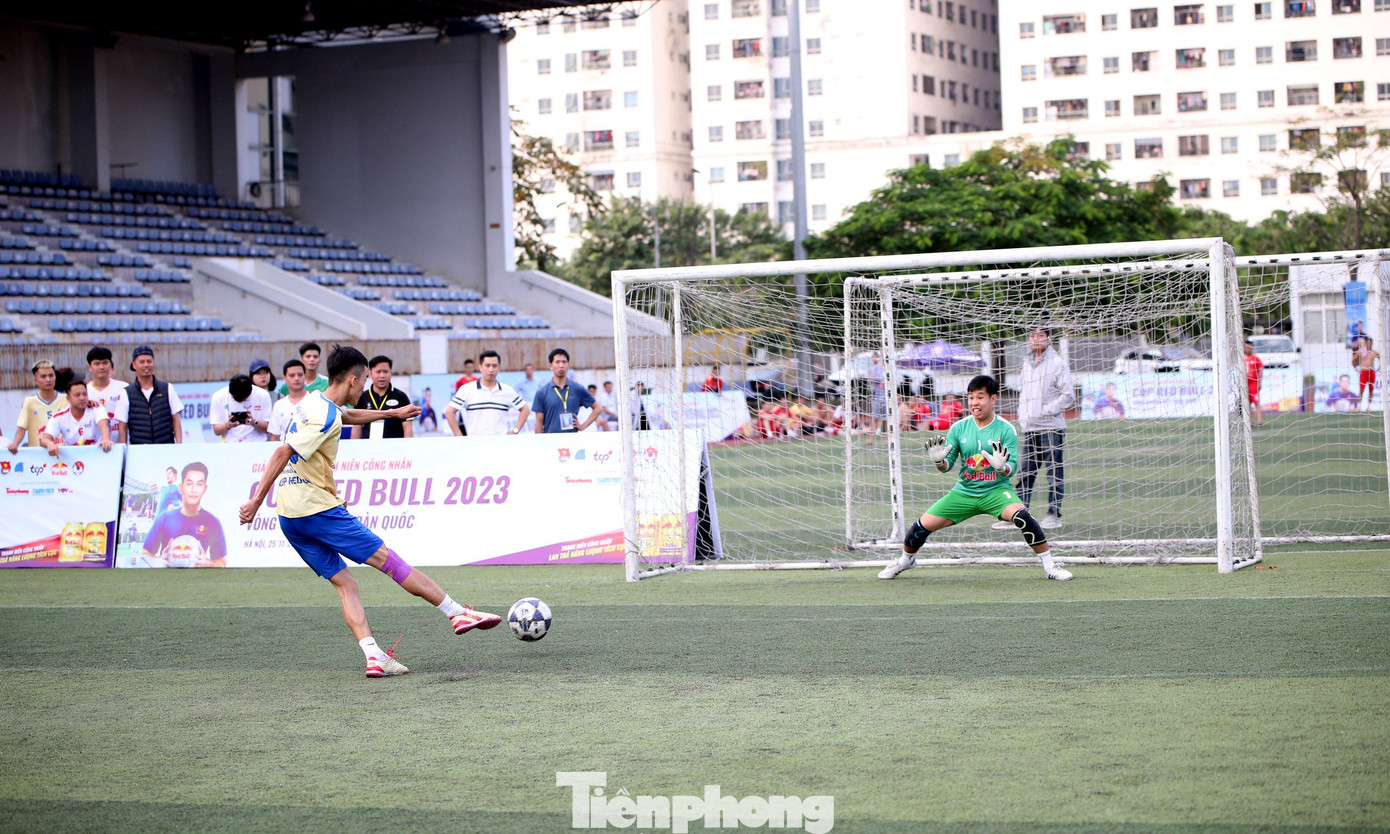 Hai đội Changshin Việt Nam và Hyundai Thành Công VN đã trải qua hai hiệp đấu và màn đá luân lưu nghẹt thở để phân định chức vô địch. Ảnh: Lâm Đăng Hải Hai đội Changshin Việt Nam và Hyundai Thành Công VN đã trải qua hai hiệp đấu và màn đá luân lưu nghẹt thở để phân định chức vô địch. Ảnh: Lâm Đăng Hải