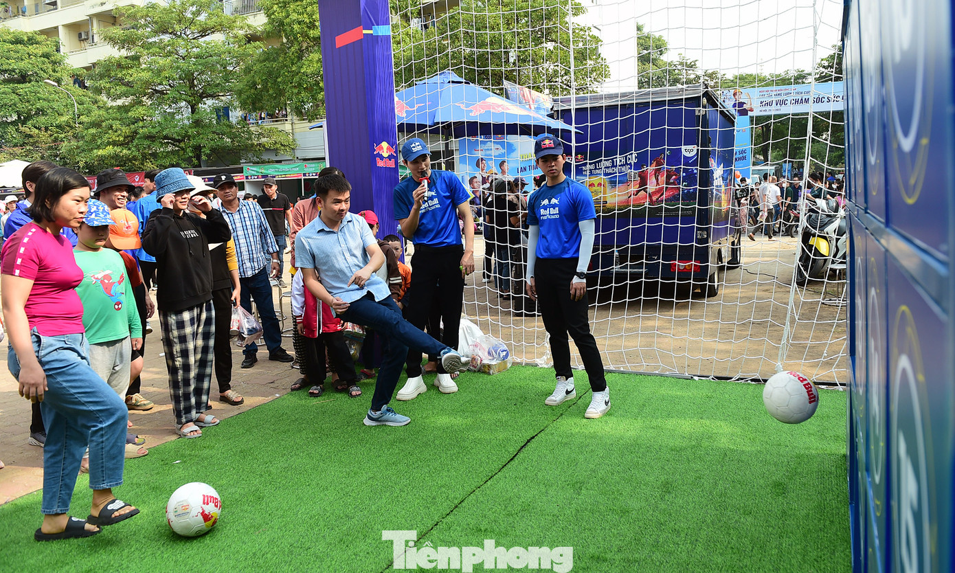 Nhiều trò chơi vận động được tổ chức trong ngày hội. Ảnh: Xuân Tùng