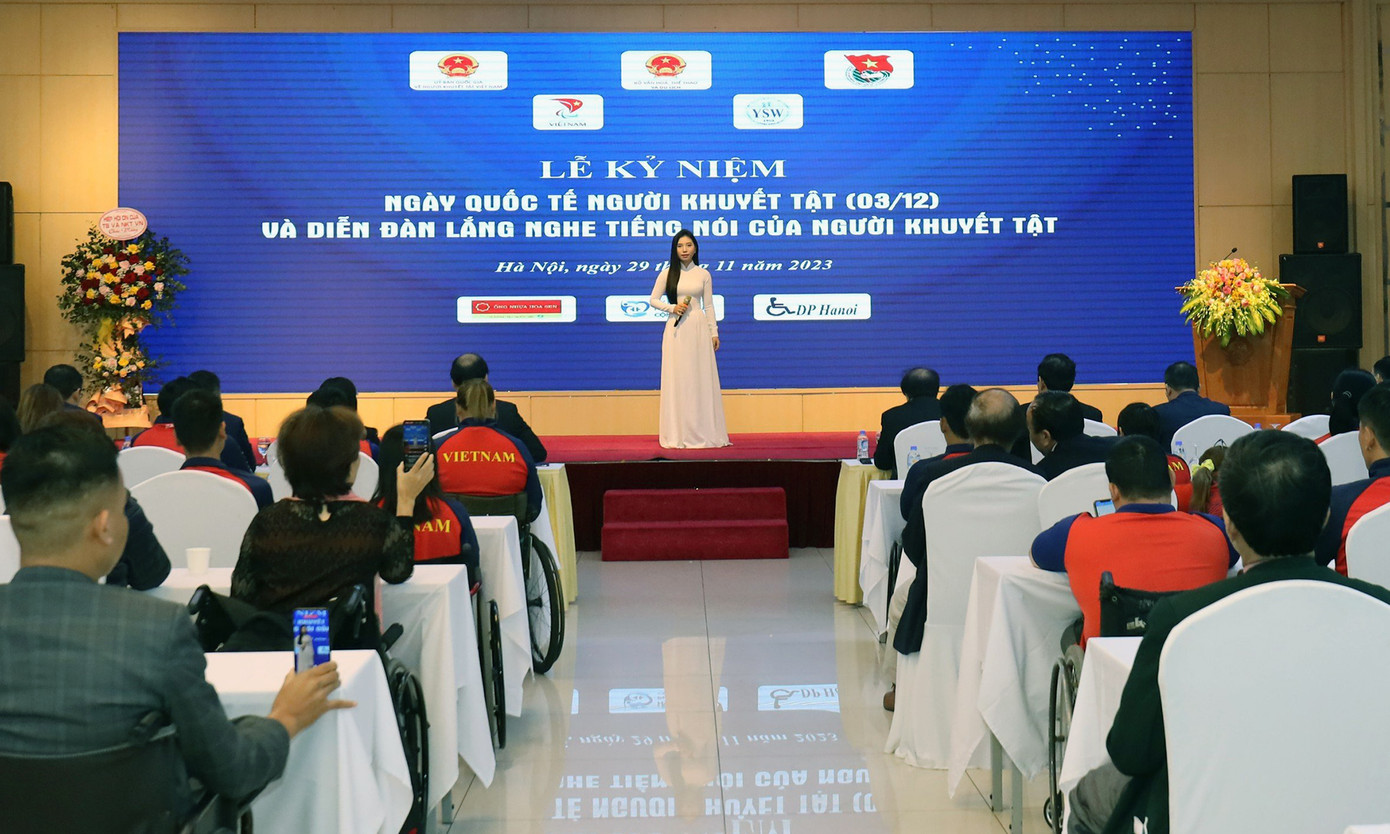 Chương trình chào mừng Ngày Quốc tế về người khuyết tật (3/12) và Diễn đàn lắng nghe tiếng nói của người khuyết tật. Ảnh: Đức Hiệp