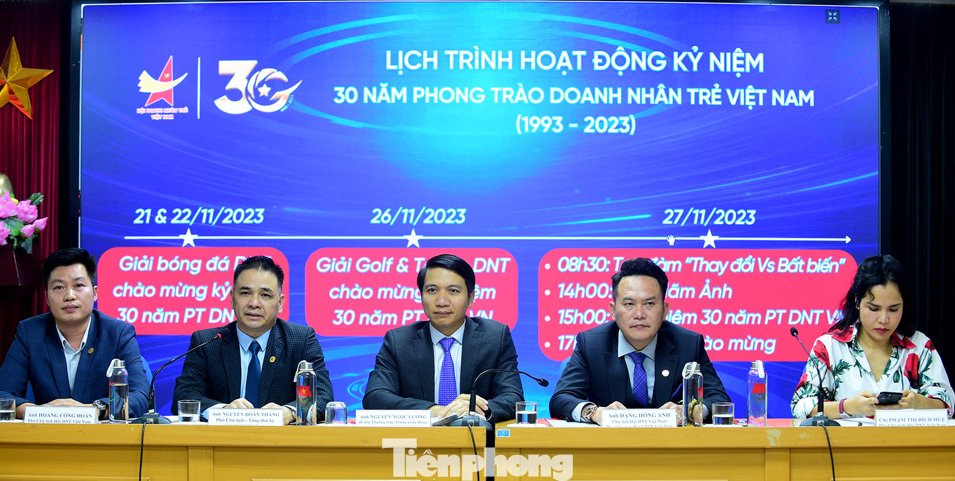 Chương trình họp báo thông tin hoạt động kỷ niệm 30 năm Phong trào Doanh nhân trẻ Việt Nam. Ảnh: Xuân Tùng