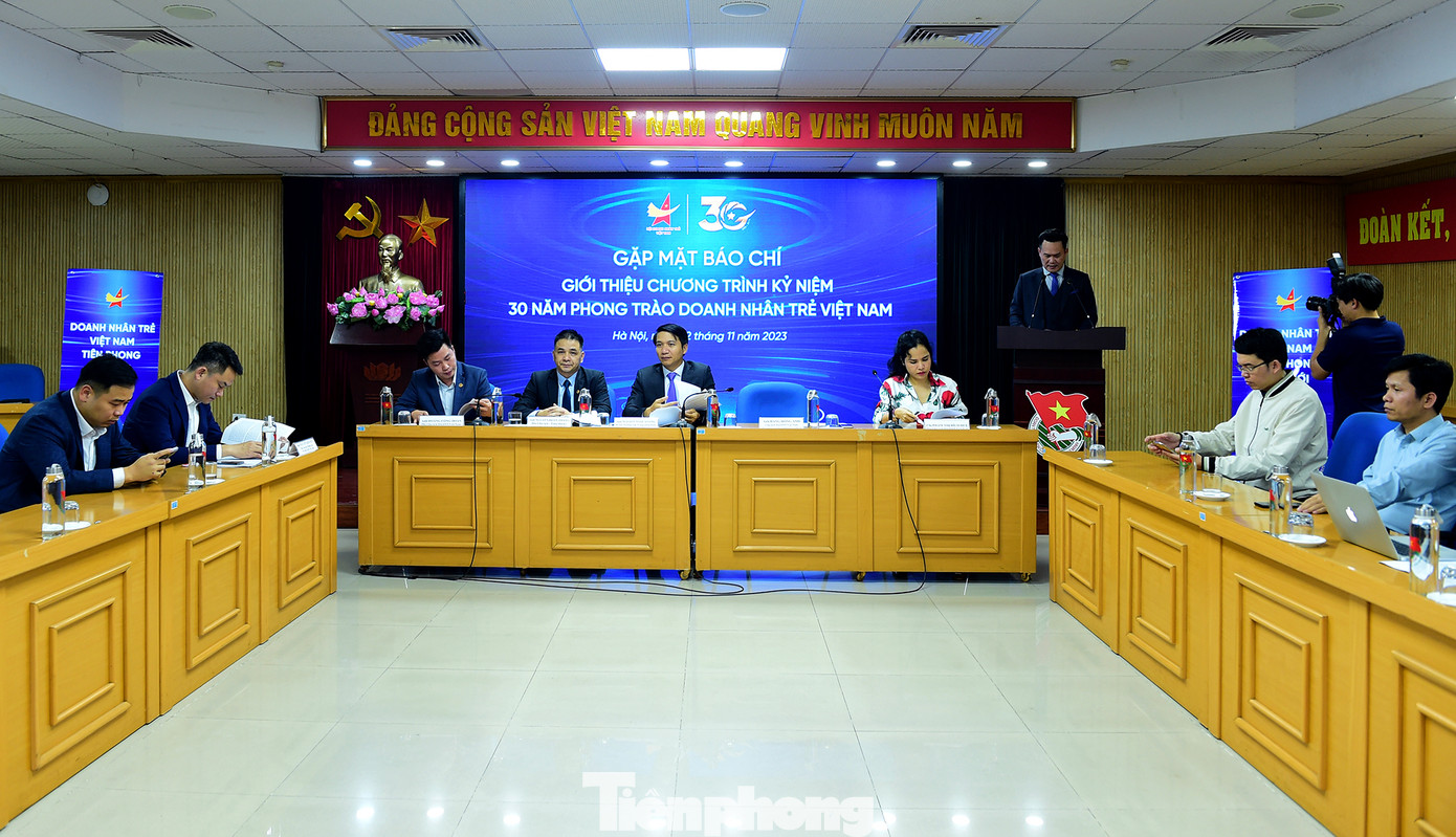 Quang cảnh chương trình giới thiệu hoạt động kỷ niệm 30 năm phong trào doanh nhân trẻ Việt Nam. Ảnh: Xuân Tùng