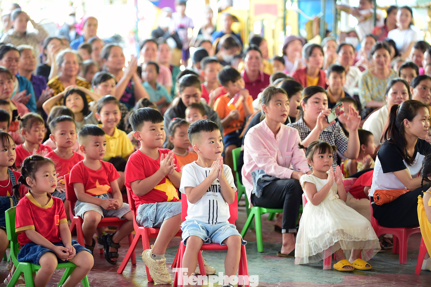 Các em học sinh tham dự chương trình. Ảnh: Xuân Tùng