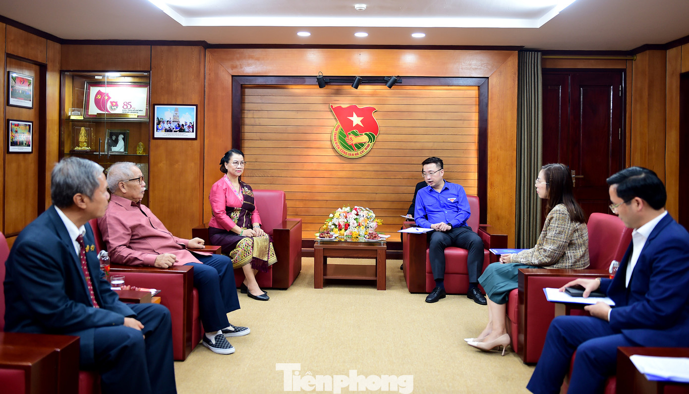 Quang cảnh buổi Bí thư T.Ư Đoàn Nguyễn Tường Lâm tiếp đoàn hai gia đình cán bộ Trung ương Đoàn TNNDCM Lào thăm Việt Nam. Ảnh: Xuân Tùng