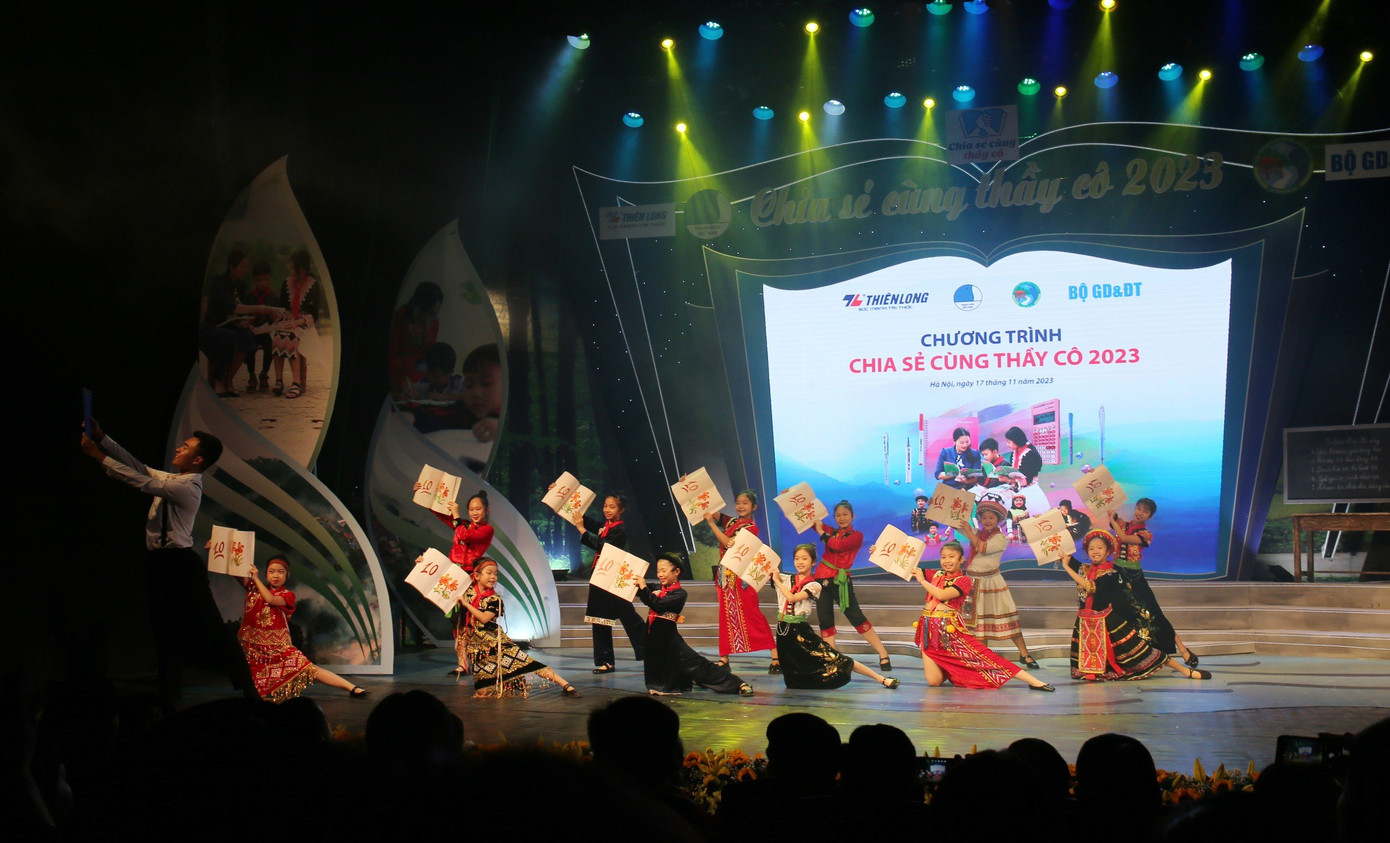 Tiết mục văn nghệ trong chương trình lễ tuyên dương. Ảnh: BTC Tiết mục văn nghệ trong chương trình lễ tuyên dương. Ảnh: BTC